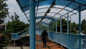 Pengamat transportasi Darmaningtyas meminta Pemerintah Provinsi (Pemprov) DKI Jakarta melalui Dinas Bina Marga melakukan pemeriksaan menyeluruh terhadap seluruh jembatan penyeberangan orang (JPO) di Jakarta. 