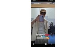 J-Hope BTS Membagikan Story Singkat Yang Memperlihatkan Perangkat Yang Diyakini Sebagai Samsung Galaxy Z Fold8. 