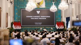 Presiden RI Prabowo Subianto menegaskan komitmennya untuk mempercepat reformasi birokrasi melalui penyederhanaan regulasi dan digitalisasi layanan pemerintahan, termasuk percepatan implementasi Single National Identity Card sebagai bagian dari transf