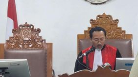 Hakim Pengadilan Negeri Jakarta Selatan (PN Jaksel) menegaskan bahwa permohonan praperadilan yang diajukan tersangka dugaan fitnah dan pencemaran nama baik terkait keaslian ijazah Presiden ke-7 RI Joko Widodo (Jokowi), Roy Suryo, tidak dapat dijadika