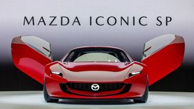 Paten Terbaru Mazda Bocor Menampilkan Mobil Sport Dengan Pintu Kupu-Kupu Dan Mesin 4 Silinder Tanpa Rotary.