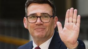 Andy Burnham resmi menjabat sebagai Perdana Menteri (PM) Inggris menggantikan Keir Starmer. Tak lama setelah dilantik, Burnham melakukan pembicaraan telepon pertamanya dengan Presiden Amerika Serikat (AS) Donald Trump