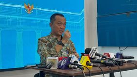 Prasetyo Hadi memberikan penjelasan terkait perubahan tata letak kursi Wakil Presiden Gibran Rakabuming Raka yang tidak lagi berada sejajar dengan Presiden Prabowo Subianto dalam Sidang Kabinet Paripurna di Istana Negara