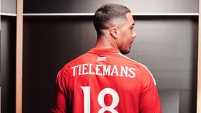 Pemain berkebangsaan Belgia tersebut menjelaskan jika Michael Carrick merupakan salah satu idolanya ketika aktif menjadi pemain, terutama saat pelatih asal Inggris tersebut berseragam Manchester United.