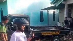 Mobil melaju dengan kecepatan tinggi, sebelum akhirnya hilang kendali