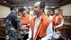 Komisi Pemberantasan Korupsi (KPK) memanggil tiga saksi untuk diperiksa dalam pengembangan kasus dugaan korupsi di lingkungan Direktorat Jenderal Bea dan Cukai Kementerian Keuangan. Pemeriksaan dilakukan setelah KPK mengonfirmasi Kepala Kantor Bea Cu