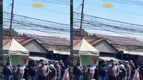 Namun, diduga korban kehilangan kendali hingga terjatuh ke jalur berlawanan. Pada saat bersamaan, dari arah berlawanan melaju sebuah truk kontainer Hino yang dikemudikan pria berinisial D, hingga benturan tak bisa dihindarkan.