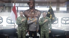 Kapolda Metro Jaya Komjen Pol Asep Edi Suheri bersama Pangdam Jaya Letjen TNI Deddy Suryadi melakukan kunjungan silaturahmi ke Markas Komando Pasukan Khusus (Mako Kopassus) di Cijantung, Jakarta Timur, pada Jumat, sebagai upaya memperkuat sinergi dan