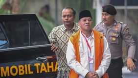 Komisi Pemberantasan Korupsi (KPK) tengah mendalami dugaan pengumpulan uang sebesar 46.500 dolar Singapura oleh Bupati Kuantan Singingi (Kuansing) nonaktif Suhardiman Amby yang diduga diperuntukkan bagi Menteri Kehutanan Raja Juli Antoni.