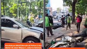 Satu unit mobil dilaporkan hilang kendali hingga menabrak pohon dan dua sepeda motor. Bagi pengendara yang melintas di sekitar area tersebut, diimbau untuk tetap berhati-hati dan menjaga jarak aman.