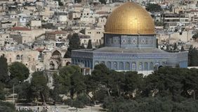 Menteri Keamanan Nasional Israel, Itamar Ben Gvir, memimpin ratusan warga Yahudi Israel memasuki kompleks Masjid Al Aqsa di Yerusalem, Palestina