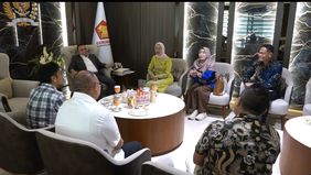 Wakil Ketua DPR RI Sufmi Dasco Ahmad, didampingi Ketua Komisi VI DPR RI Anggia Ermarini dan Wakil Ketua Komisi VI DPR RI Andre Rosiade, menerima perwakilan Serikat Karyawan Telkom Indonesia (Sekar Telkom) di Gedung DPR RI, Senayan, Jakarta, Kamis, 23