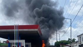 Sebuah unggahan di Facebook yang beredar pada 6 Juli 2026 menampilkan gambar sebuah Stasiun Pengisian Bahan Bakar Umum (SPBU) Pertamina yang tampak terbakar.