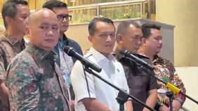 Jaksa Agung Muda Bidang Pengawasan (Jamwas) Kejaksaan Agung, Rudi Margono, memastikan mantan Jaksa Agung Muda Tindak Pidana Khusus (Jampidsus) Febrie Adriansyah telah resmi ditetapkan sebagai tersangka dan langsung ditahan.