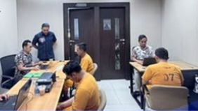 Identitas tiga anggota Polda Jawa Barat yang terlibat dalam insiden cekcok dengan seorang satpam di kawasan Bundaran Hotel Indonesia (HI), Jakarta Pusat, akhirnya diungkap. Ketiganya dipastikan menjalani proses pemeriksaan dan akan menghadapi sidang 