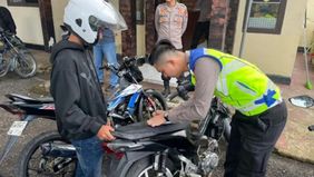 Sebuah unggahan di Facebook menampilkan infografis yang diklaim sebagai aturan terbaru dari Polisi Lalu Lintas (Polantas).