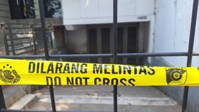 Seorang juru parkir bernama Deni memberikan kesaksian terkait penemuan jenazah pria bernama Sutrimo di sebuah klinik kawasan Kebayoran Baru, Jakarta Selatan, Kamis, 23 Juli 2026.