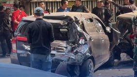 Kecelakaan melibatkan sejumlah kendaraan.