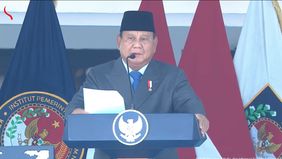 Prabowo Subianto berpesan kepada 1.204 lulusan Institut Pemerintahan Dalam Negeri (IPDN) yang resmi dilantik sebagai pamong praja muda agar mengutamakan pelayanan kepada masyarakat dan menjaga integritas selama menjalankan tugas sebagai aparatur nega