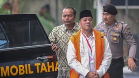 Komisi Pemberantasan Korupsi (KPK) memanggil istri Bupati Kuantan Singingi (Kuansing) nonaktif Suhardiman Amby, Yulia Herma (YH), serta mantan Sekretaris Daerah Kuansing Dedy Sambudi (DS) untuk diperiksa sebagai saksi.