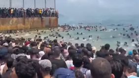 Gelombang migran dari Maroko menuju wilayah Ceuta, Spanyol, memicu situasi darurat setelah ribuan orang berusaha menyeberangi laut untuk memasuki kawasan Spanyol di Afrika Utara tersebut.