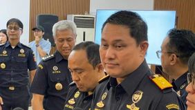 Kantor Pelayanan Utama Bea dan Cukai Soekarno-Hatta (Soetta), Tangerang, Banten, mengungkap pilot berkewarganegaraan Malaysia berinisial MS (39) menerima bayaran sebesar 50.000 ringgit atau sekitar Rp220 juta.