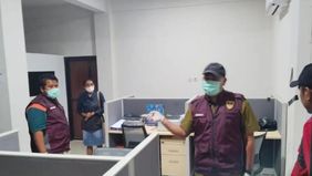 Direktorat Reserse Kriminal Khusus (Ditreskrimsus) Polda Papua Barat Daya menggeledah Kantor Sekretariat DPRP Papua Barat Daya di Kota Sorong pada Kamis malam sebagai bagian dari penyidikan kasus dugaan korupsi pengadaan barang dan jasa.Anggara