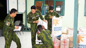Menjawab situasi tersebut, Koops TNI Habema bergerak cepat melaksanakan misi kemanusiaan dengan menyalurkan 2 ton bantuan obat-obatan dan logistik yang terdiri atas paket sembako, beras, mi instan, gula, serta susu bergizi untuk bayi dan anak-anak. 