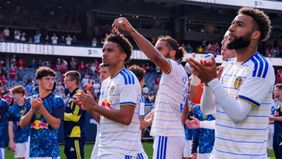 Liverpool kemudian menggandakan keunggulan menjelang turun minum. Florian Wirtz berhasil memanfaatkan umpan Jeremie Frimpong untuk menaklukkan kiper Leeds setelah lini pertahanan lawan gagal mengantisipasi serangan dengan baik.