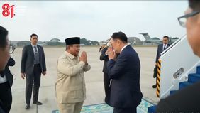 Prabowo Subianto mengantarkan Perdana Menteri (PM) Thailand Anutin Charnvirakul menuju keberangkatannya dari Indonesia melalui Pangkalan Udara TNI Halim Perdanakusuma, Jakarta