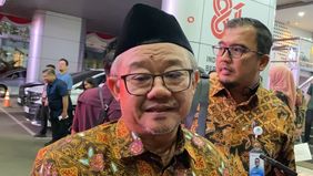 Menteri Pendidikan Dasar dan Menengah (Mendikdasmen) memberikan tanggapan tegas terkait keluhan masyarakat yang membandingkan tingginya biaya pendidikan di Indonesia dengan kualitas serta keterjangkauan sekolah di Singapura.