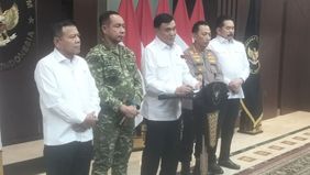 Menteri Koordinator Bidang Politik dan Keamanan (Menko Polkam) Djamari Chaniago menegaskan bahwa pemilik akun media sosial yang terbukti menyebarkan informasi bohong (hoaks) terkait seruan aksi demonstrasi anarkis dapat dijatuhi sanksi pidana.