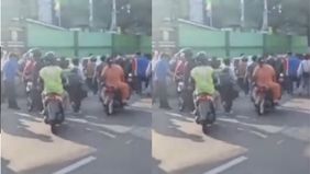 Salah satu korban, Supri, pengemudi ojek online Maxim, mengatakan saat kejadian dirinya tengah menjemput seorang siswi MTsN 1 Bandar Lampung yang baru pulang sekolah.
