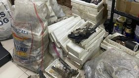 Polres Metro Jakarta Selatan tengah menyelidiki temuan sejumlah senjata api dan airsoft gun yang ditemukan di salah satu ruangan yayasan sekolah swasta di kawasan Pondok Pinang, Kebayoran Lama, Jakarta Selatan