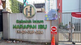 Direktur Utama PT Lokta Karya Persatuan Menembak Indonesia (Perbakin), Alhadid Endar Putra, menjelaskan ratusan senjata yang ditemukan di sebuah sekolah swasta di kawasan Pondok Pinang, Kebayoran Lama, Jakarta Selatan, merupakan perlengkapan legal ya