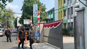 Sengketa kepengurusan di yayasan sekolah swasta kawasan Pondok Pinang, Kebayoran Lama, Jakarta Selatan, menjadi awal terungkapnya temuan 995 pucuk senjata di lingkungan sekolah tersebut.
