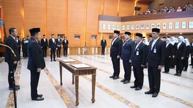  Menteri Dalam Negeri (Mendagri) Muhammad Tito Karnavian meminta para pejabat yang baru dilantik di lingkungan Kementerian Dalam Negeri (Kemendagri) agar menjalankan tugas secara maksimal demi meningkatkan kualitas penyelenggaraan pemerintahan dalam 