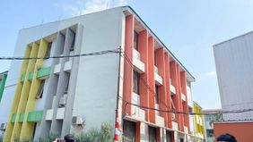 Pengurus baru yayasan sekolah swasta di kawasan Pondok Pinang, Kebayoran Lama, Jakarta Selatan, mengaku tidak mengetahui asal-usul ratusan senjata yang ditemukan di lingkungan sekolah tersebut.