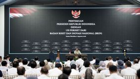 Penguasaan ilmu pengetahuan dan teknologi merupakan kunci utama kemajuan suatu bangsa. Pemerintah pun memperkuat investasi di sektor pendidikan melalui pembangunan sekolah unggulan, penguatan riset, dan kerja sama dengan universitas terbaik dunia.