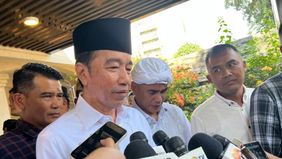 Sebuah video yang beredar di Facebook mengklaim Polri menemukan bunker berisi uang senilai Rp6.000 triliun di rumah Presiden ke-7 RI Joko Widodo (Jokowi) di Solo.