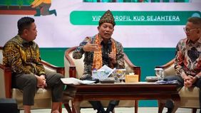 Menteri Koperasi Ferry Juliantono mendorong koperasi di sektor perkebunan untuk memiliki dan mengelola pabrik minyak sawit mentah atau crude palm oil (CPO) secara mandiri.