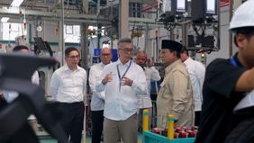  Presiden RI Prabowo Subianto menyebut penggunaan kendaraan listrik dapat memberikan efisiensi yang signifikan bagi masyarakat, terutama dari sisi pengeluaran untuk bahan bakar. Penghematannya bisa mencapai 50 hingga 70 persen dibandingkan penggunaan