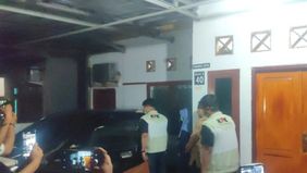 Komisi Pemberantasan Korupsi (KPK) RI menyita tiga koper yang diduga berisi sejumlah dokumen dari rumah pribadi Hendra Okta, aparatur sipil negara (ASN) pada Dinas Pekerjaan Umum dan Penataan Ruang (PUPR) Kota Bengkulu.
