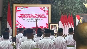 Gubernur DKI Jakarta Pramono Anung mengukuhkan 44 anggota Pasukan Pengibar Bendera Pusaka (Paskibraka) Provinsi DKI Jakarta Tahun 2026 di Balai Kota DKI Jakarta, Jakarta Pusat, Kamis, 13 Agustus 2026.