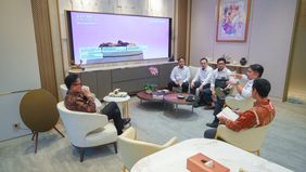 Kepala BP BUMN sekaligus COO Danantara, Dony Oskaria, menggelar rapat bersama jajaran Direksi PT Adhi Karya (Persero) Tbk untuk membahas perkembangan dan berbagai keluhan masyarakat terkait LRT City.