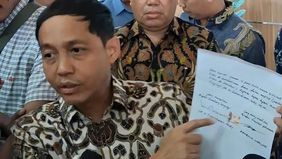 Komisi Pemberantasan Korupsi (KPK) membuka kemungkinan memeriksa ajudan Menteri Kehutanan Raja Juli Antoni hingga Kepala Kepolisian Resor Kuantan Singingi (Kapolres Kuansing) Ajun Komisaris Besar Polisi Hidayat Perdana. 
