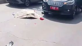 Berdasarkan informasi yang beredar, truk yang diduga menabrak korban langsung meninggalkan lokasi kejadian atau melarikan diri.