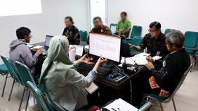 Pemerintah Provinsi (Pemprov) DKI Jakarta menjatuhkan sanksi kepada empat perusahaan jasa pengangkutan sampah yang terbukti menjalankan aktivitas di luar ketentuan perizinan, termasuk membuang sampah ke TPS liar Nagrak, Cilincing, Jakarta Utara.