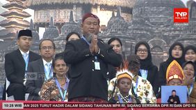 Presiden Prabowo Subianto memperkenalkan delapan tamu istimewa dalam Sidang Tahunan MPR RI di Kompleks Parlemen, Senayan, Jakarta, Jumat (14/8). Kedelapan tamu tersebut merupakan perwakilan penerima manfaat dari sejumlah program strategis pemerintah.