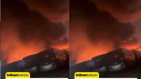 Hingga berita ini diturunkan, proses pemadaman masih berlangsung.